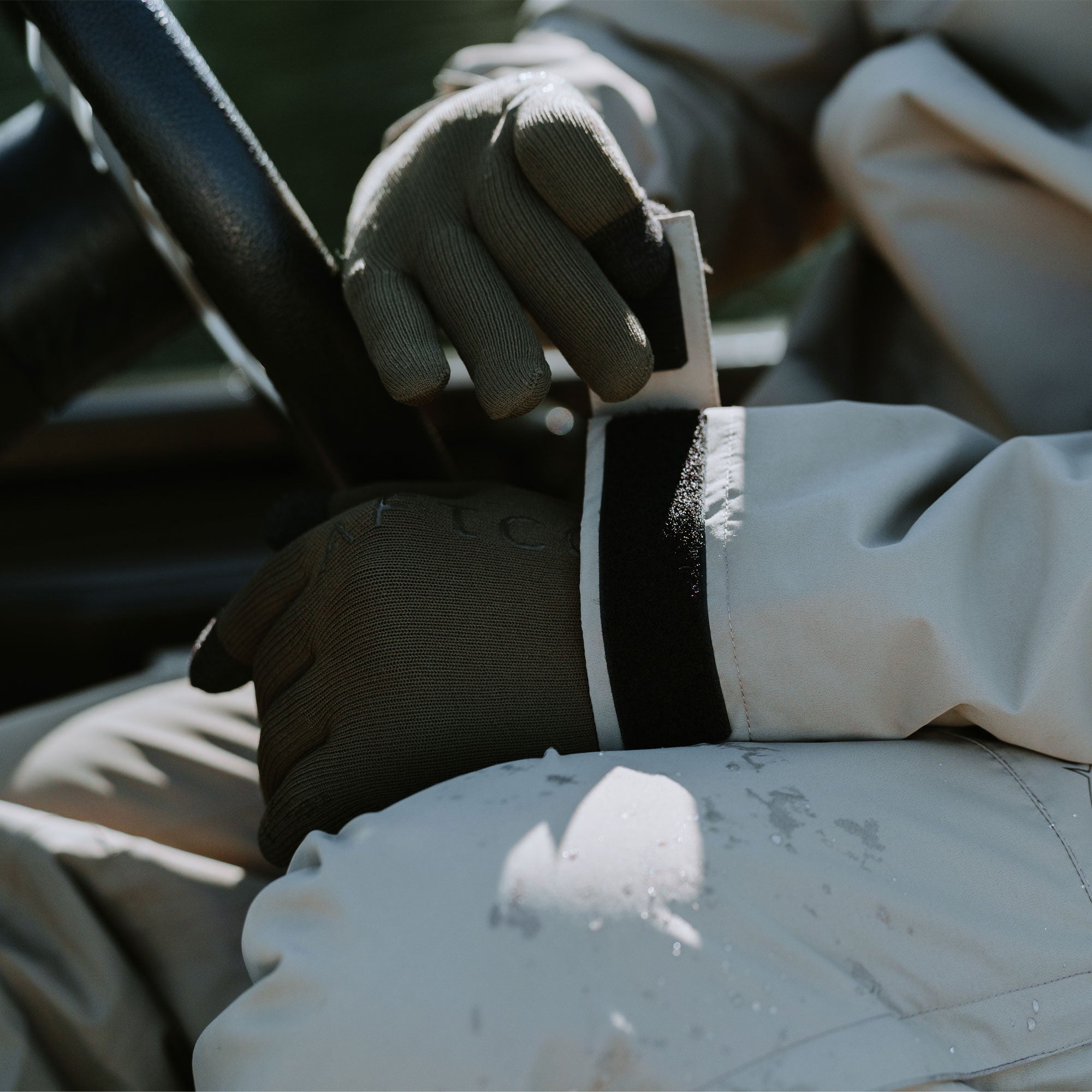Breakwater Waterproof Gloves - Image 15
